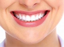 Sbiancare-i-denti-con-rimedi-naturali-1024x576